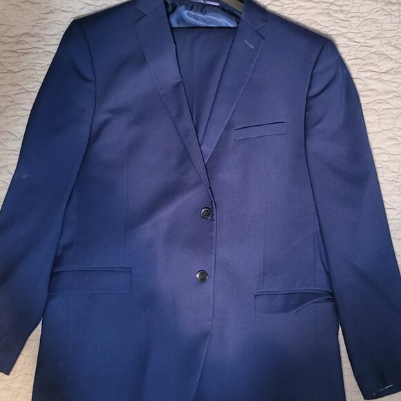Suit - Picture 6 of 9